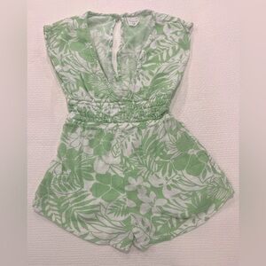 Abercrombie Kids Green Leaf Print Romper/cover-up
Size 9/10
Fits Snug like 7/8